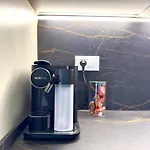 Luxury Seafront - Access - Parking & Wifi - By Coral Apartmán