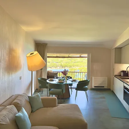 Lägenhet Luxury Seafront Apartment - Beach Access - Parking & Wifi - By Coral Property
