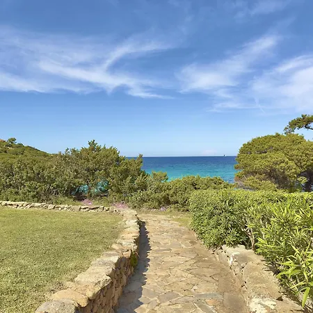 Luxury Seafront Apartment - Beach Access - Parking & Wifi - By Coral Property Lägenhet Porto Cervo