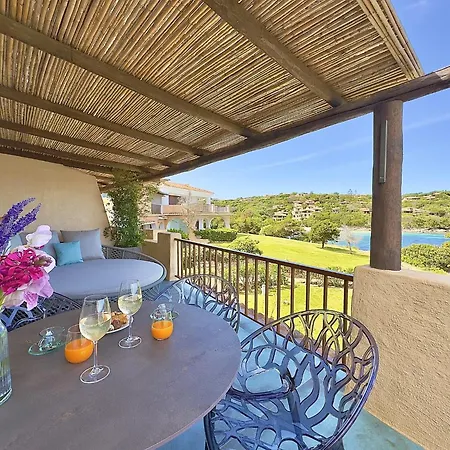 Lägenhet Luxury Seafront Apartment - Beach Access - Parking & Wifi - By Coral Property Porto Cervo