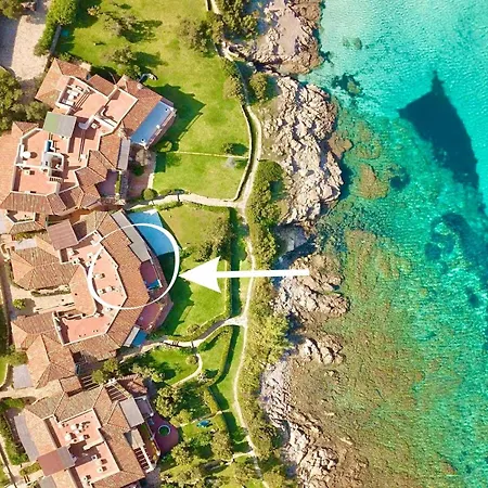 Luxury Seafront Apartment - Beach Access - Parking & Wifi - By Coral Property Lägenhet