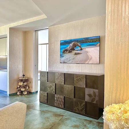 Luxury Seafront Apartment - Beach Access - Parking & Wifi - By Coral Property Porto Cervo