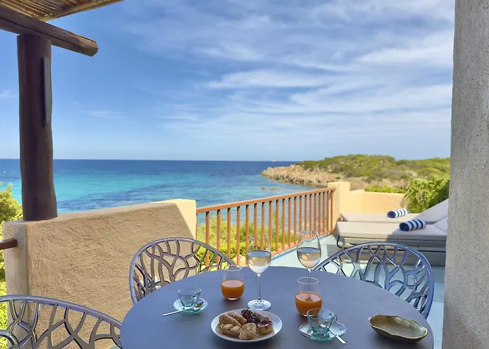 Appartement Luxury Seafront - Access - Parking & Wifi - By Coral Porto Cervo