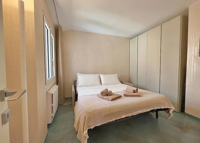 Διαμέρισμα Luxury Seafront - Access - Parking & Wifi - By Coral
