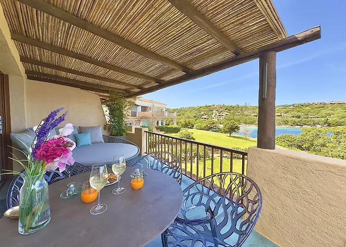 Appartement Luxury Seafront - Access - Parking & Wifi - By Coral Porto Cervo
