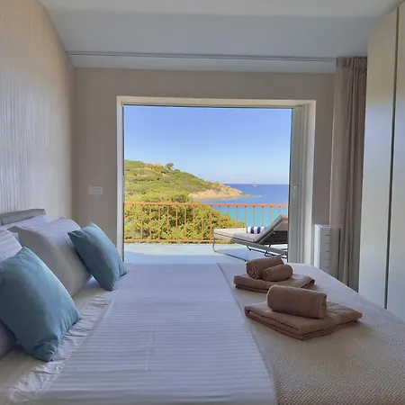 Apartment Luxury Seafront - Access - Parking & Wifi - By Coral